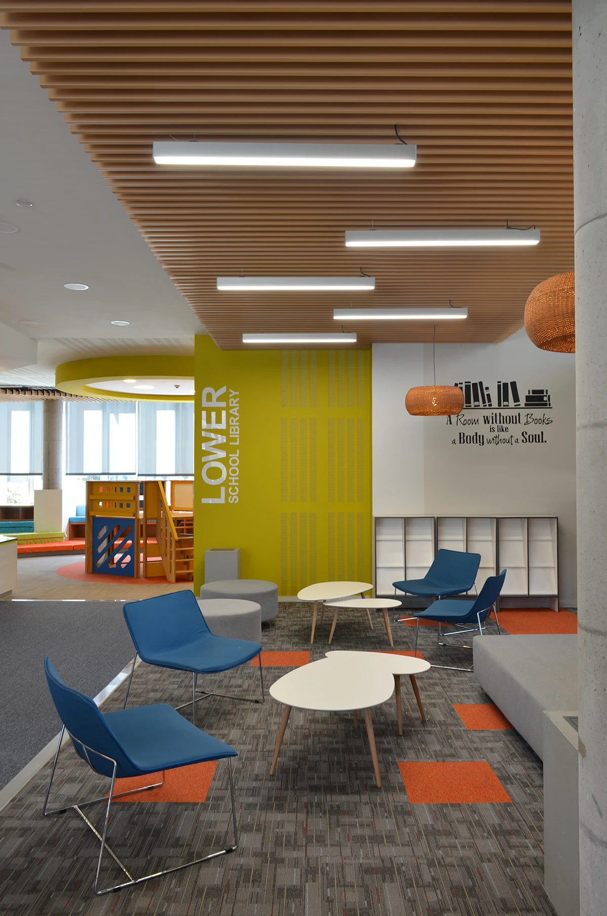 Biblioteca Colegio Santiago College - Imagen 2